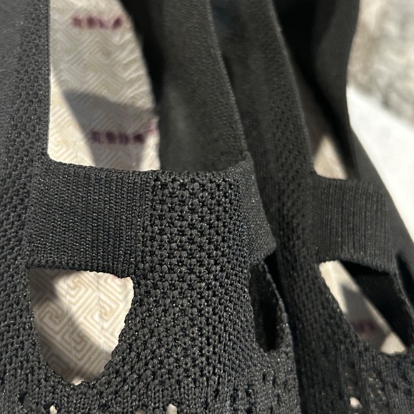 NWOT Womens Skechers Black Slip On Rubber Sole - Picture 4 of 8